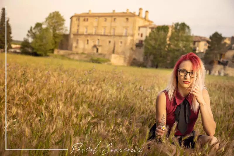 Photographe Shooting Femme champs de blé à Aix en Provence Bouches du Rhône 13