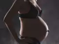 Photographe Grossesse en studio photo pour femme enceinte à Marseille