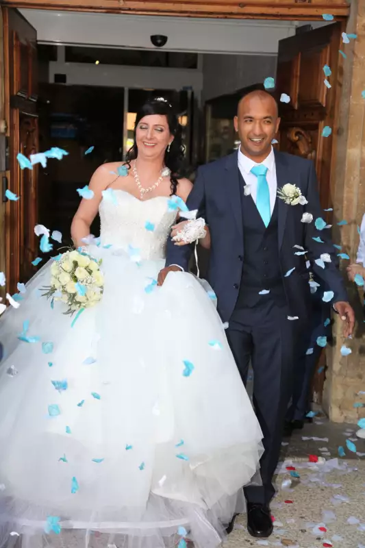 Reportage Photos de mariage : sortie des mariés de la mairie de Salon de Provence