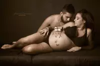 Photographe Grossesse en studio photo pour femme enceinte à Marseille