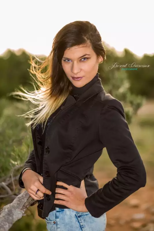 Photographe shooting portrait couple entre Aix en Provence et Marseille