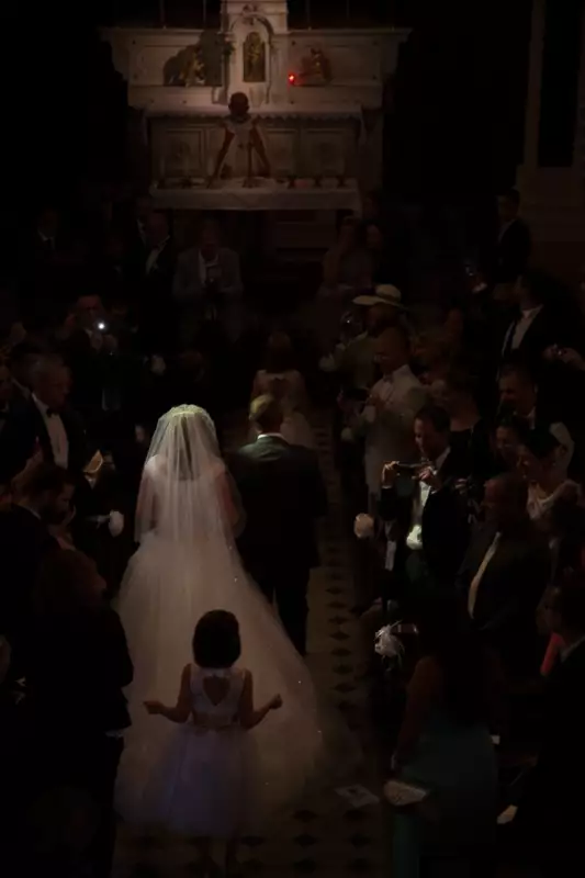 Photographe de mariage à l'église de Gardanne