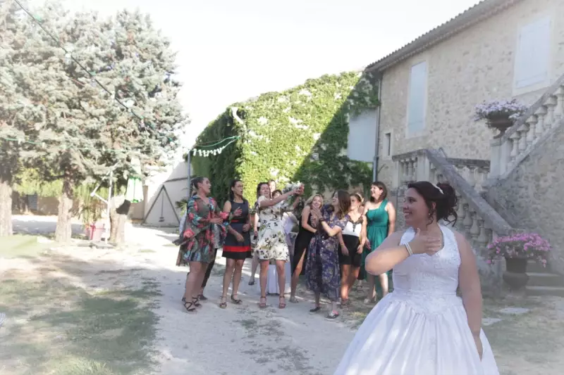 photographe mariage lancer bouquet Bouches du rhone 13