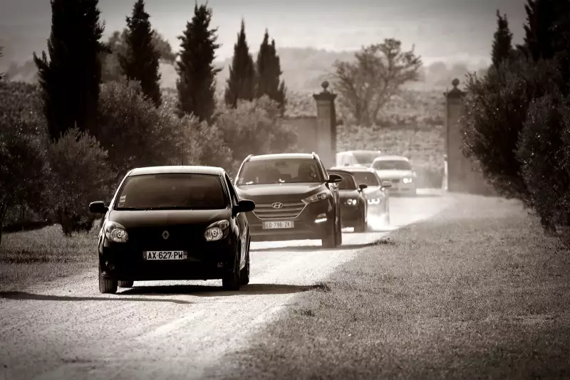 photographe mariage armenien le mas des aureliens arrivee voiture maries