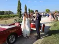 photographe mariage armenien le mas des aureliens arrivee voiture maries