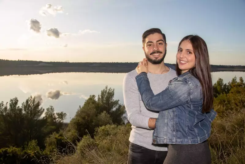 Photographe Séance photo couple en bord de mer à Martigues