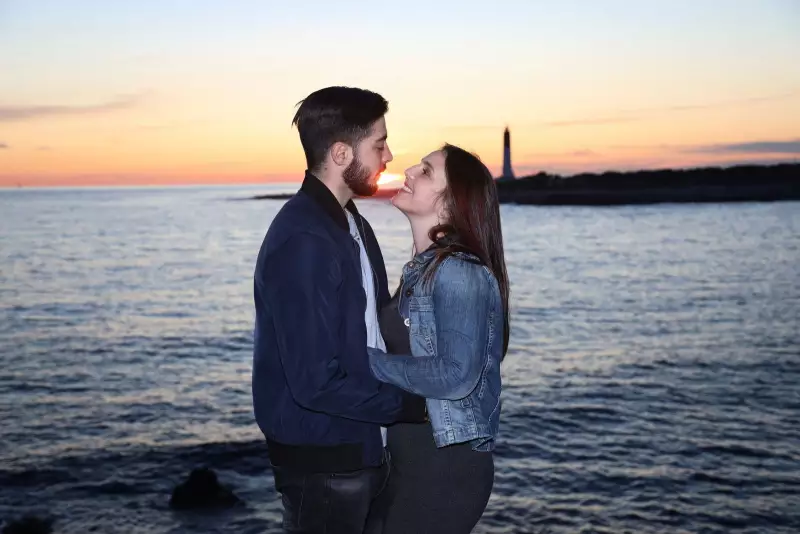 Photographe Séance photo couple en bord de mer à Martigues