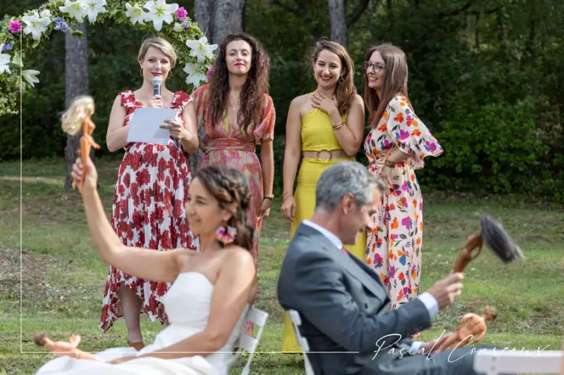 Photographe Mariage Pro Simiane Collongue Vin d'honneur Apéro invités