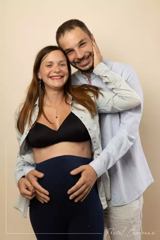 Photographe grossesse femme enceinte couple à Cadolive Bouches du Rhône 13 