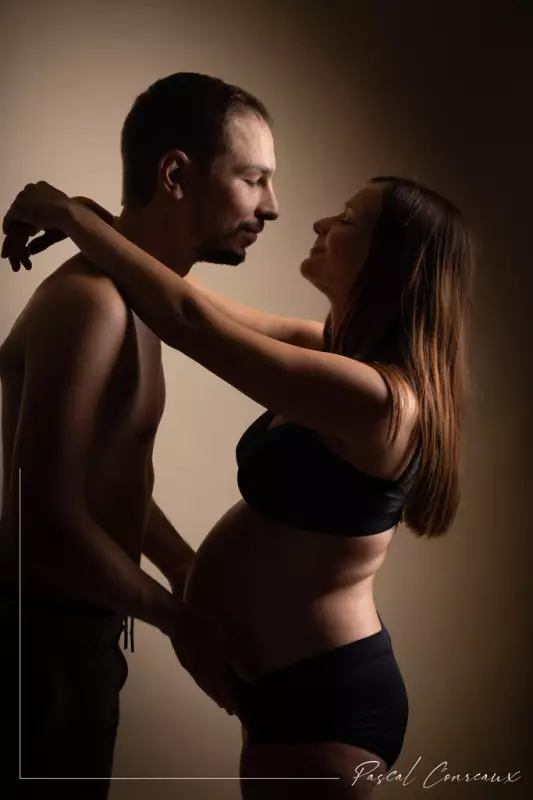 Photographe grossesse femme enceinte couple à Cadolive Bouches du Rhône 13 