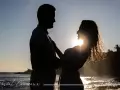 Photographe pour séance photos couple en extérieur en bord de mer