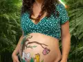 Photographe Grossesse à domicile photo pour femme enceinte avec belly painting